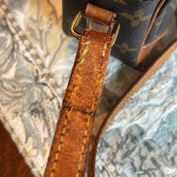 Louis Vuitton TROCADÉRO LEATHER CROSSBODY BAG - Picture 15 of 16